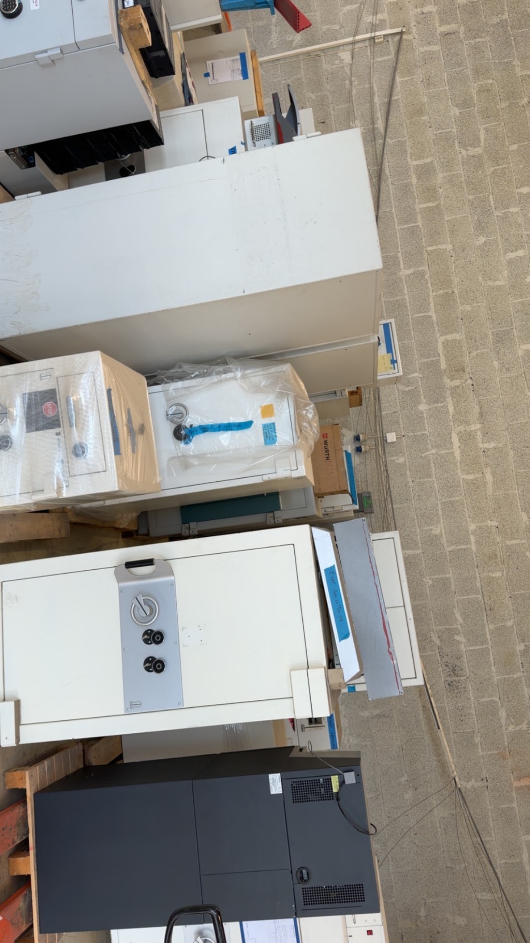Flere safer på plass etter levering